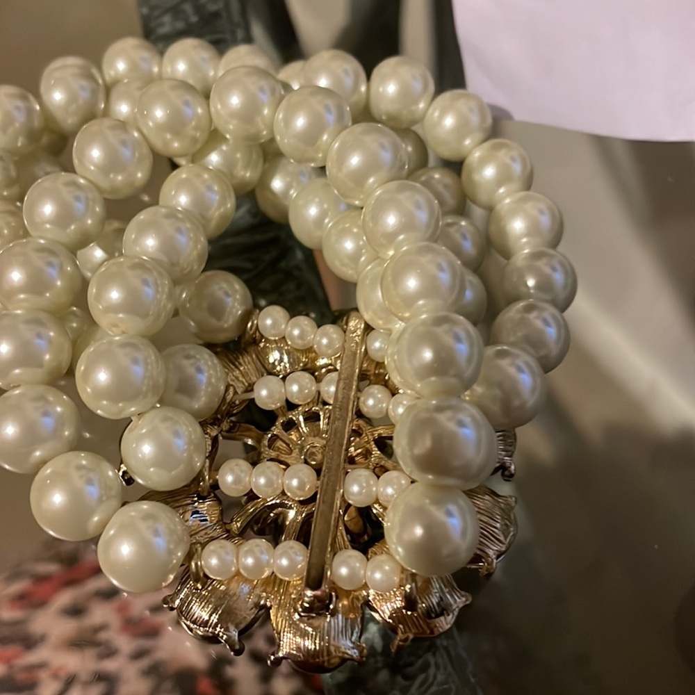 PEARLS AND PINK CRYSTALS FLOWER BRACELET. - Picture 6 of 9